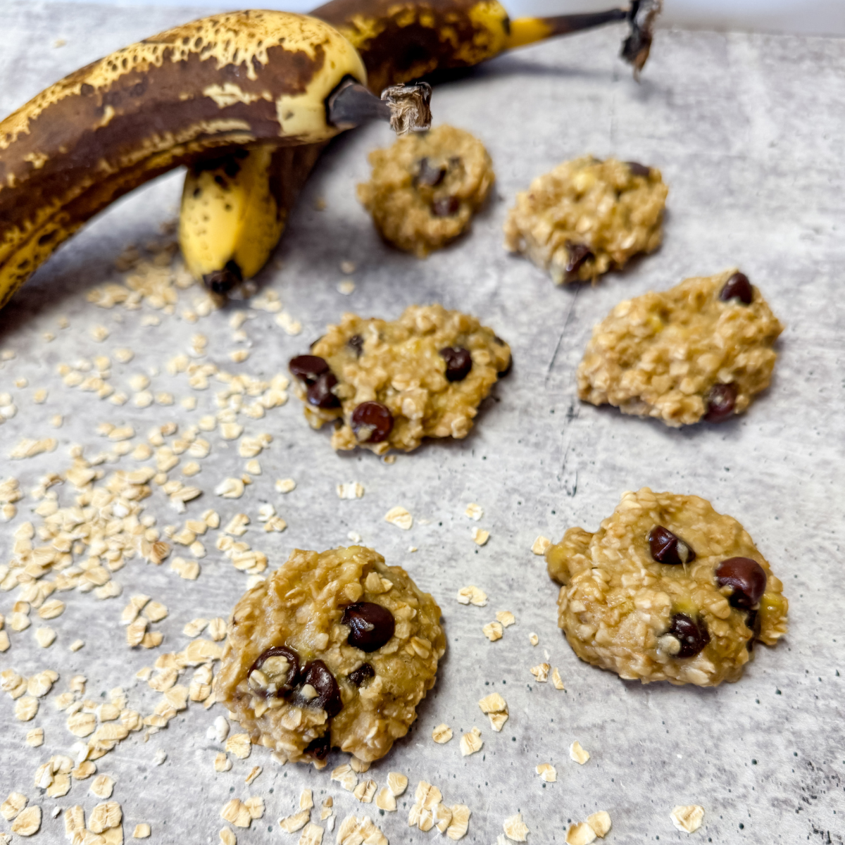 banana cookie with ripe bananas in the background